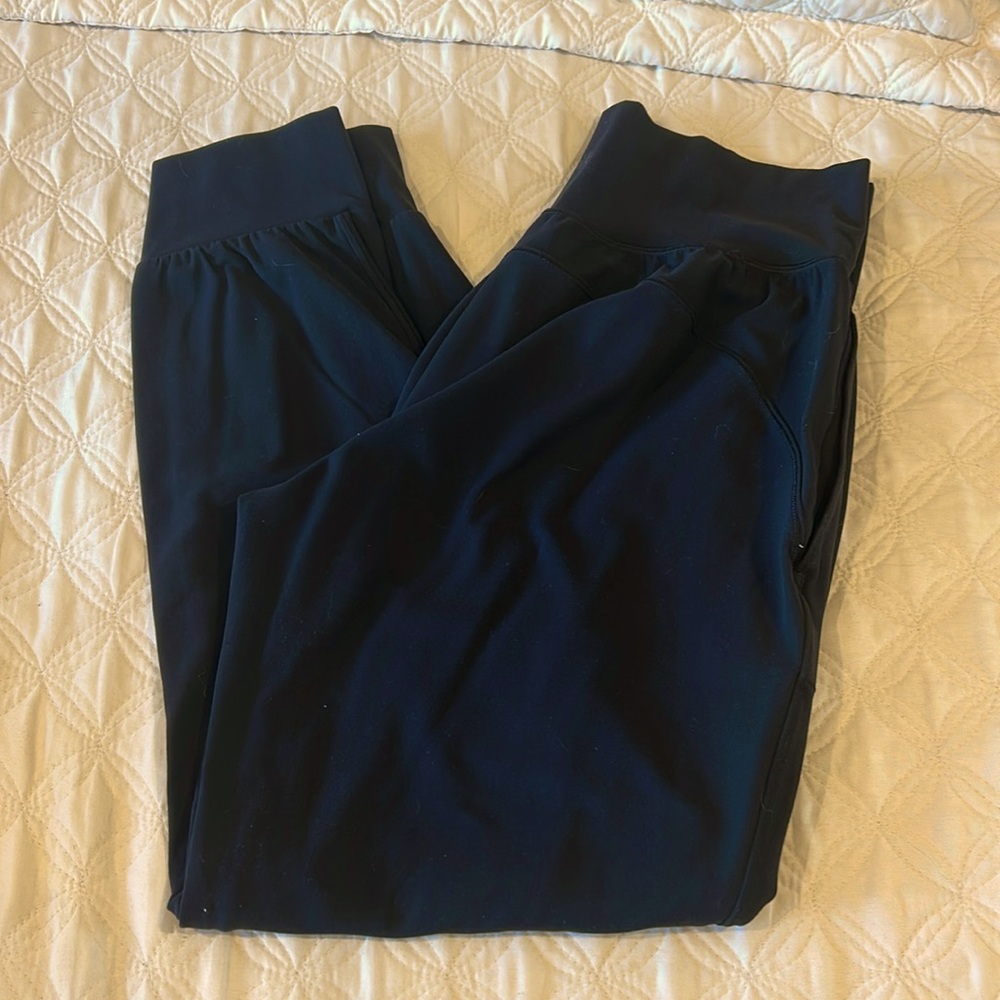Athleta Salutation Cruise Jogger in Powervita in Black Size Medium